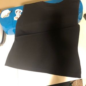Blk sleeveless top
